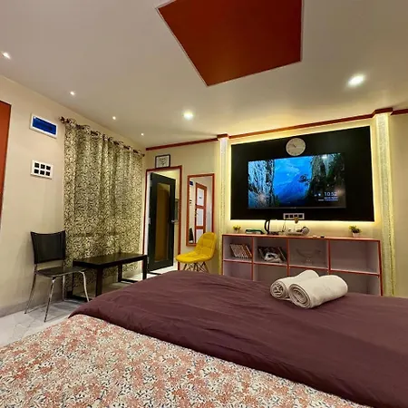 - 27, One Bedroom Apt- Bandra West * Mumbai
