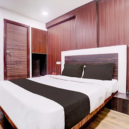 O Versova Metro Station Hotel 3*