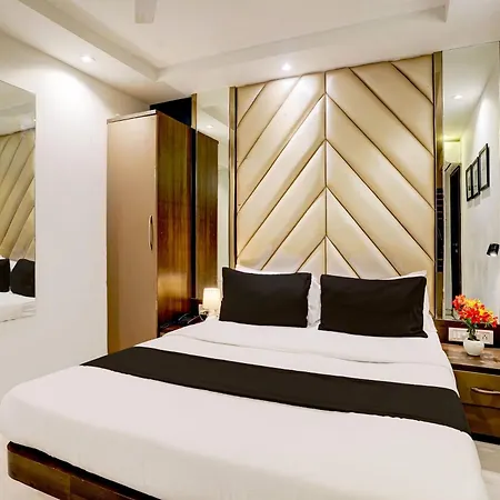 Hotel Collection O Chhatrapati Shivaji Maharaj Metro Station