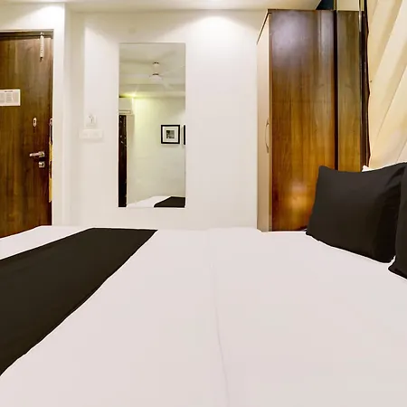 Collection O Chhatrapati Shivaji Maharaj Metro Station Hotel 3*