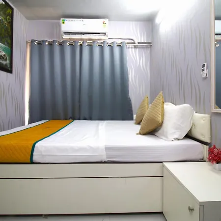 Pinaki Parle West * Mumbai