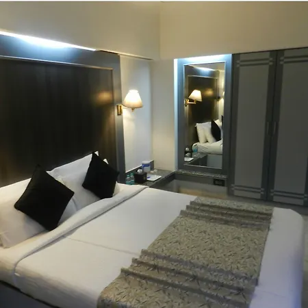 Hotel Regenta Place The Emerald 4*