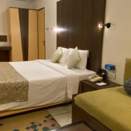 Hotel Regenta Place The Emerald 4*