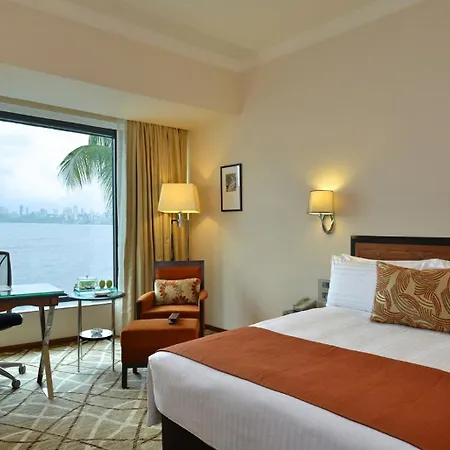 Marine Plaza Hotel