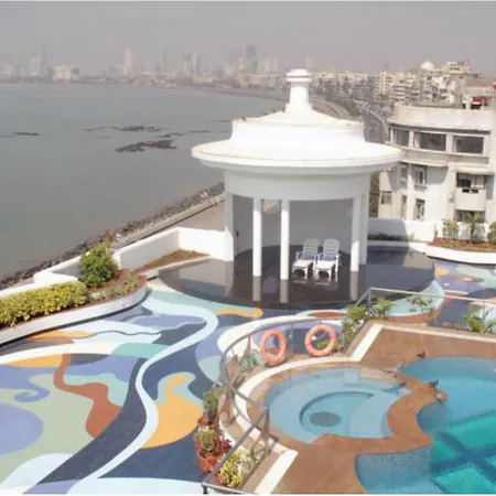 Marine Plaza Hotel