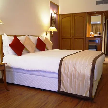 The Ambassador, Marine Drive, 4* Mumbai