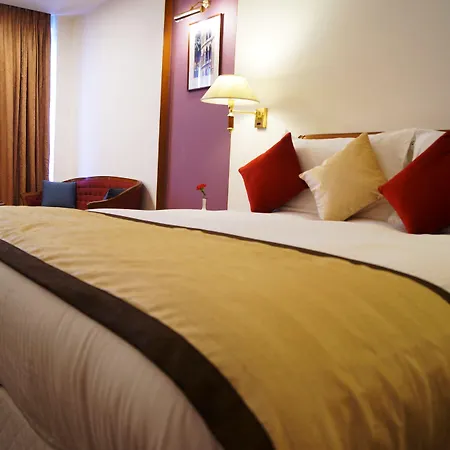 The Ambassador, Marine Drive, Hotel 4*