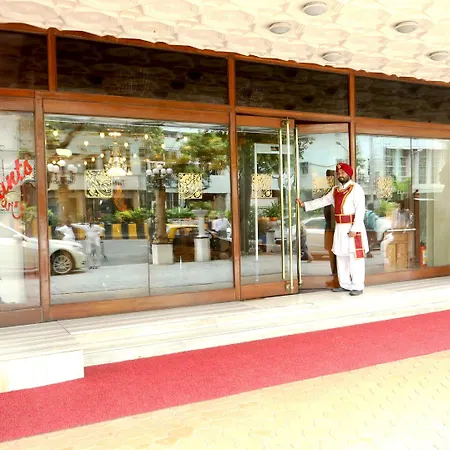 Hotel The Ambassador, Marine Drive, 4*