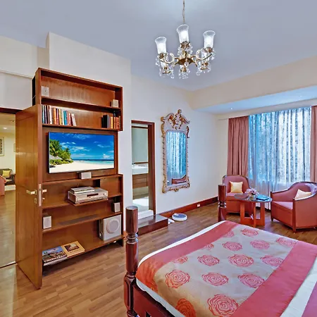 The Ambassador, Marine Drive, Hotel 4*