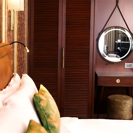 Hotel The Ambassador, Marine Drive,