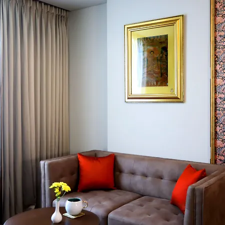 The Ambassador, Marine Drive, Hotel 4*