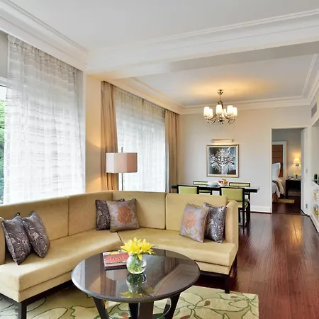 Hotel Marriott Executive - Lakeside Chalet,