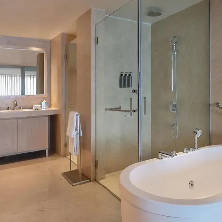 Courtyard By Marriott International Airport 5*
