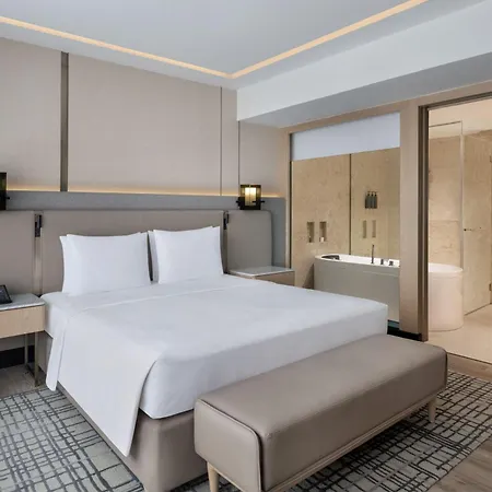 Courtyard By Marriott International Airport