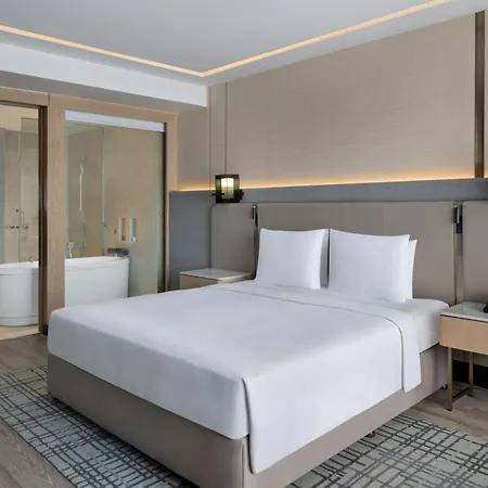 Courtyard By Marriott International Airport Hotel