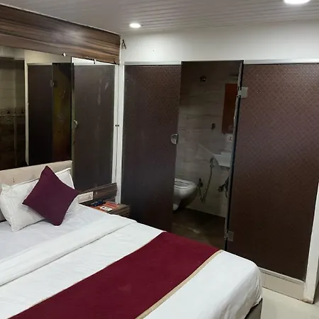 Lucky Galaxy Hotel 3*