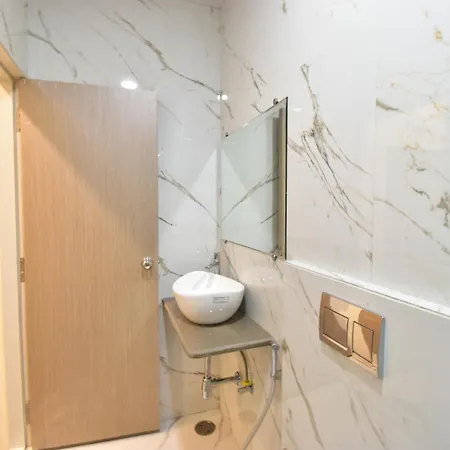 City Guest House Hotel *