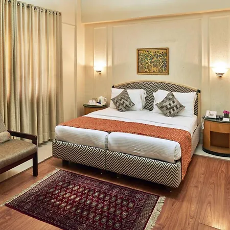Astoria Hotel 4*