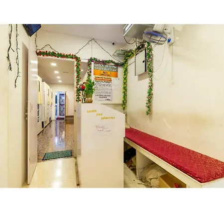 Goldenstar Deluxe Hostel *