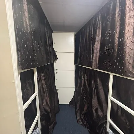 Hostel Kapoor *