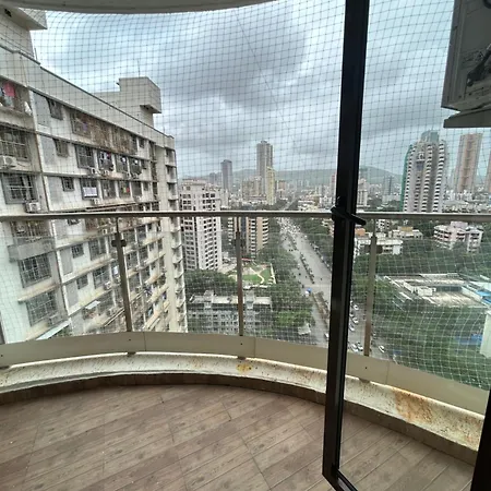 Comfy With A Great View Near Oberoi Mall *