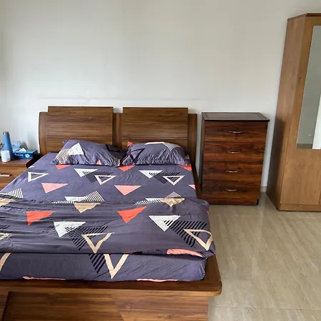 Comfy With A Great View Near Oberoi Mall *