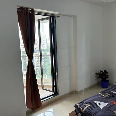 Comfy With A Great View Near Oberoi Mall Homestay *