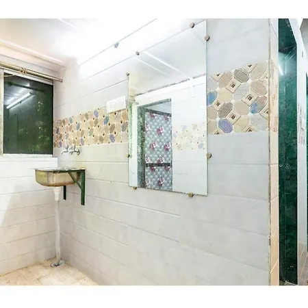 Goldenstar Deluxe Hostel *