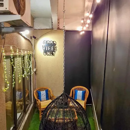 Flat Near Airport & Metro Apartment *