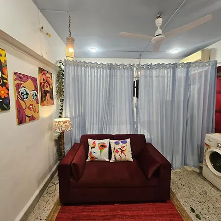 Retro Bandra - Cozy Comfort In A Heritage Village Apartment *