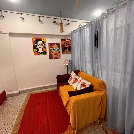 Retro Bandra - Cozy Comfort In A Heritage Village Apartment *