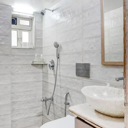 Stella 2bhk In Khar With Wi-fi, Smart Tv & Kitchen Apartment *