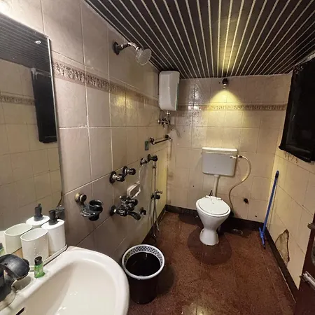 Ivy Nest, Private 1 Bhk In Lokhandwala, Andheri Apartment *