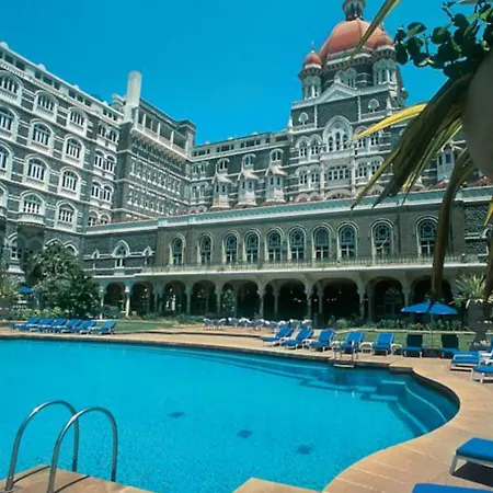Taj Mahal Tower, Hotel