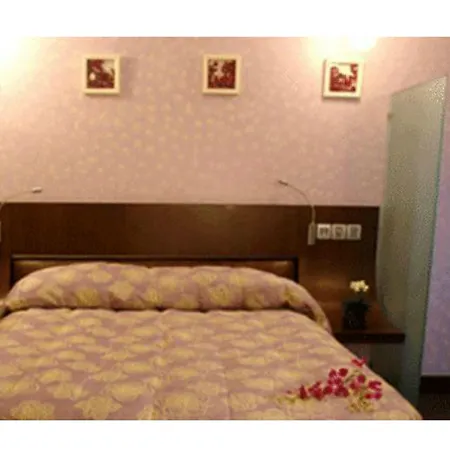 The Shalimar Hotel, Kemps Corner 4*