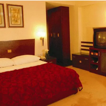 The Shalimar Hotel, Kemps Corner