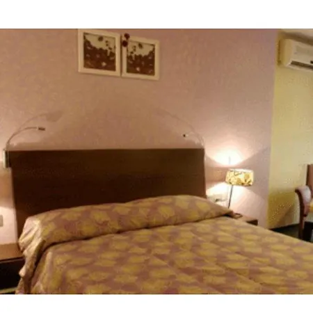 The Shalimar Hotel, Kemps Corner 4*