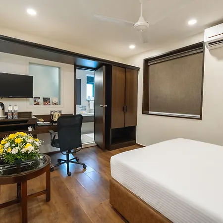 Hotel The Shalimar Hotel, Kemps Corner 4*
