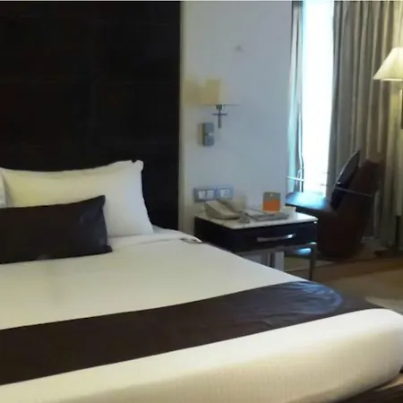 Mirage Hotel, International Airport