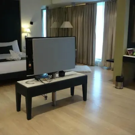 Mirage Hotel, International Airport 4* Mumbai