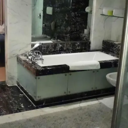 Mirage Hotel, International Airport Hotel