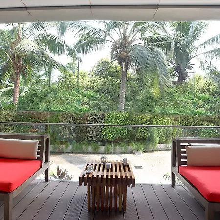 Mirage Hotel, International Airport