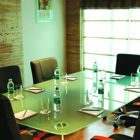 Mirage Hotel, International Airport Hotel