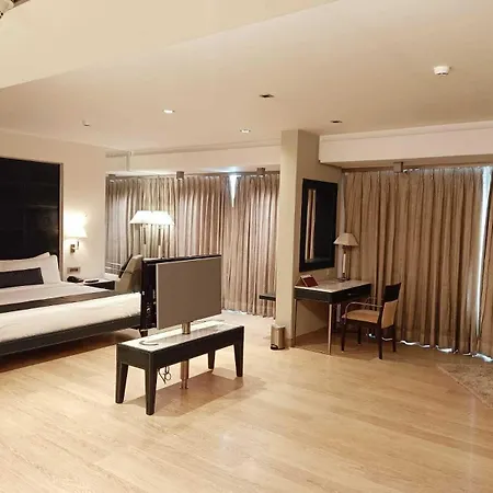 Mirage Hotel, International Airport Hotel 4*