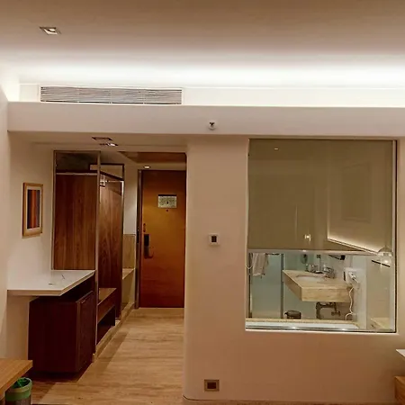 Hotel Mirage Hotel, International Airport 4*