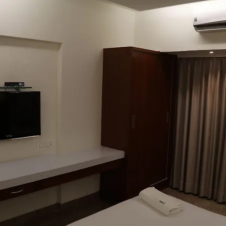 Milan International Hotel 3*
