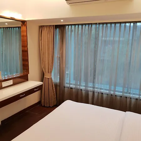 Milan International Hotel 3*
