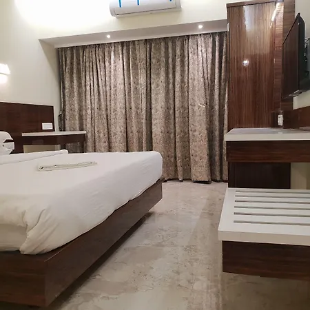 Milan International Hotel 3*