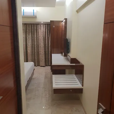 Milan International Hotel 3*