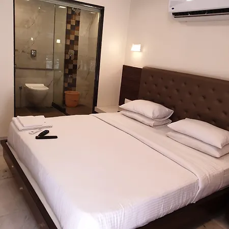 Milan International Hotel 3*